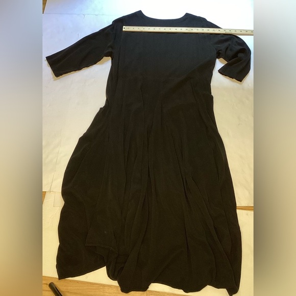 Black, rayon blend long dress. Lg pockets, loose fit, XL. Flattering fit - Picture 6 of 8